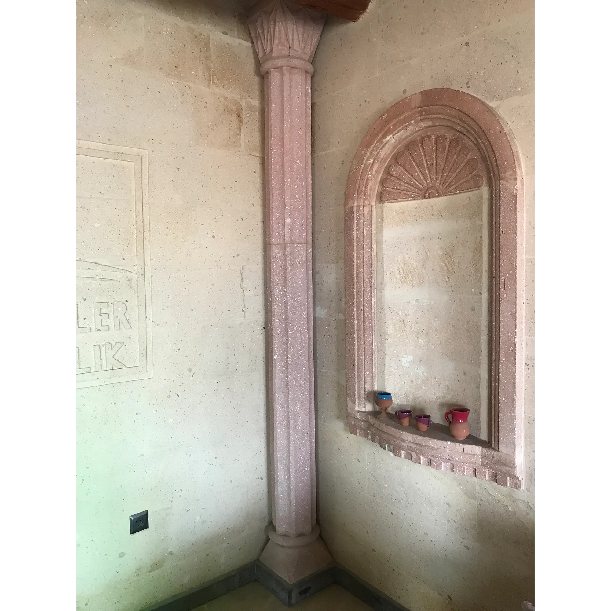 Girintili İşlemeli Başlıklı Sütun